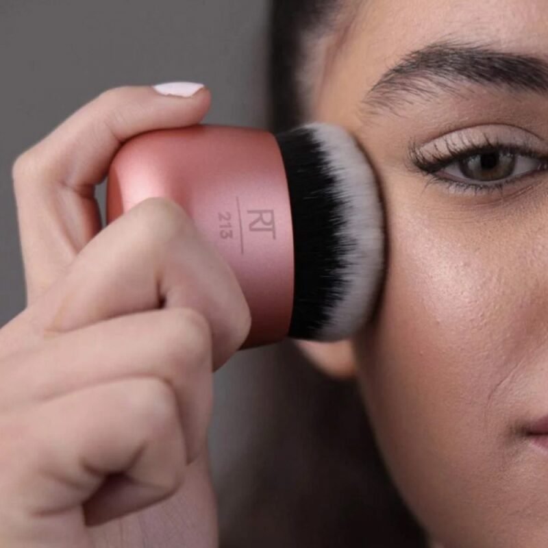 Real Techniques foundation blender for liquid makeup - Image 2
