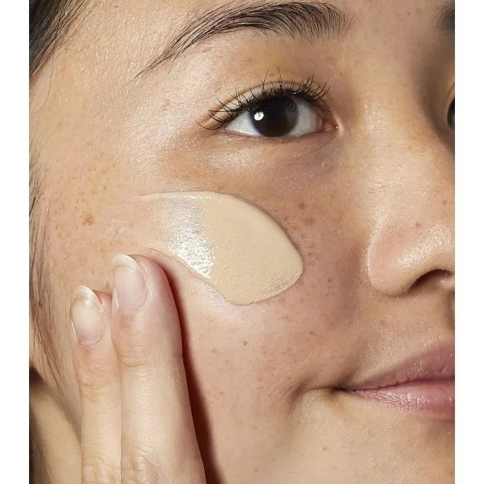 Kiehl’s Ultra Light Daily UV Mineral Defense Sunscreen – (50ml) - Image 2