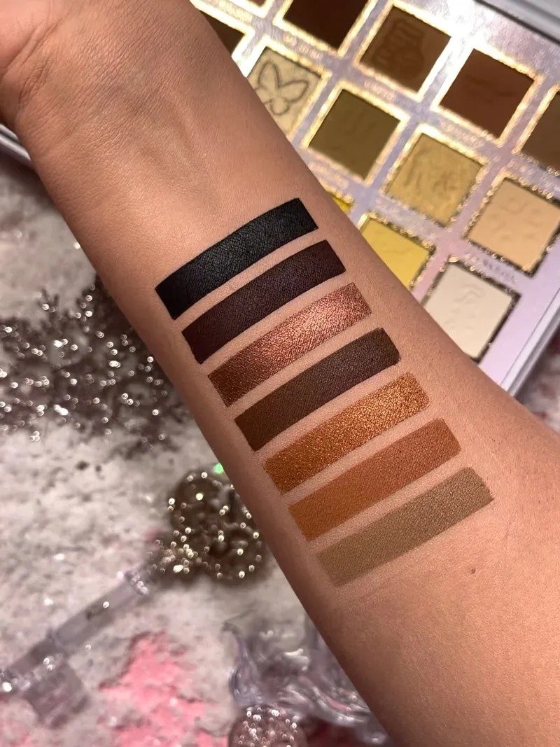 Plouise If The Crown Fits Neutral Eyeshadow Palette - Image 3