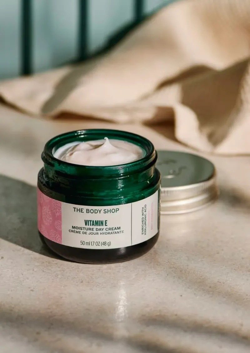 THE BODY SHOP Vitamin E Moisture Day Cream – (50ml) - Image 2