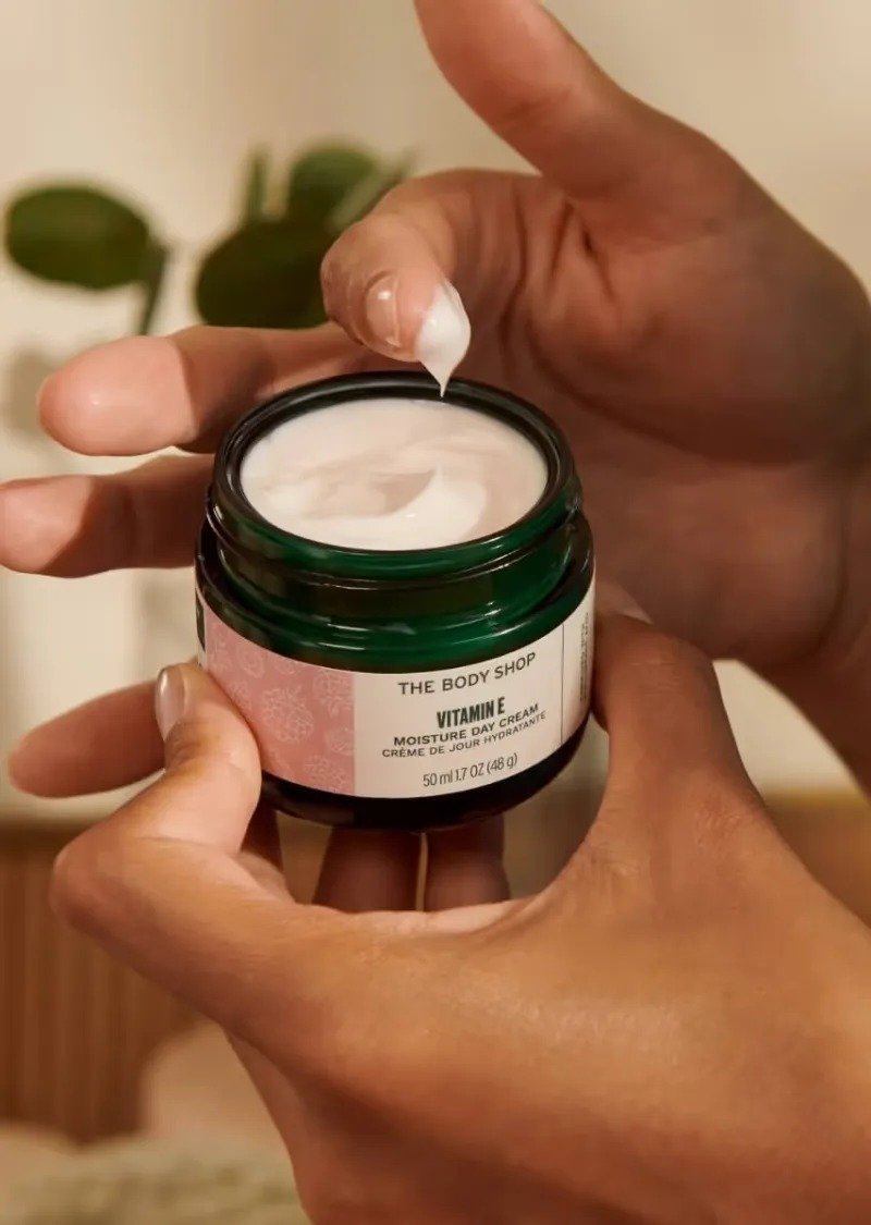 THE BODY SHOP Vitamin E Moisture Day Cream – (50ml) - Image 3