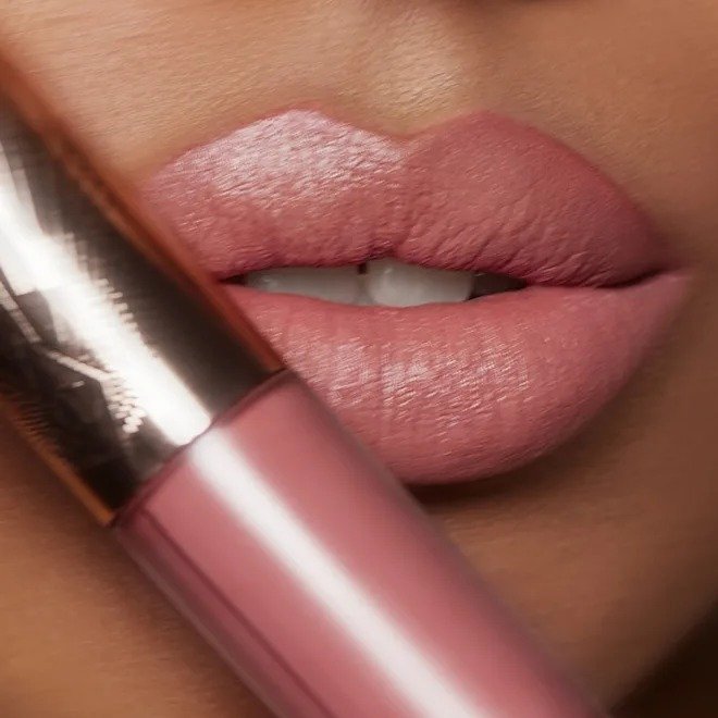 Charlotte Tilbury Matte Meets Moisture Liquid Lipstick – Pillow Talk Blur - Image 3