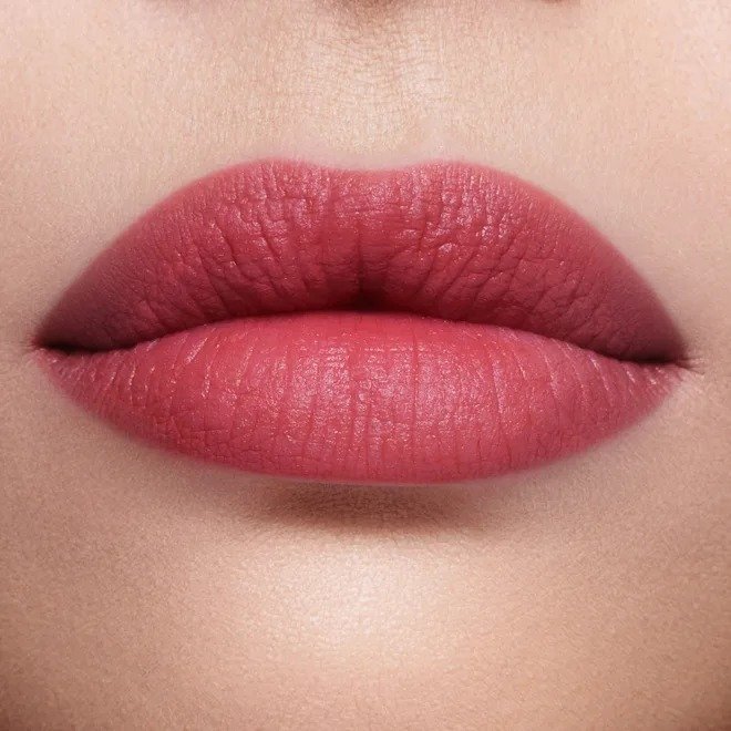Charlotte Tilbury Matte Meets Moisture Liquid Lipstick – Rose Blur - Image 3