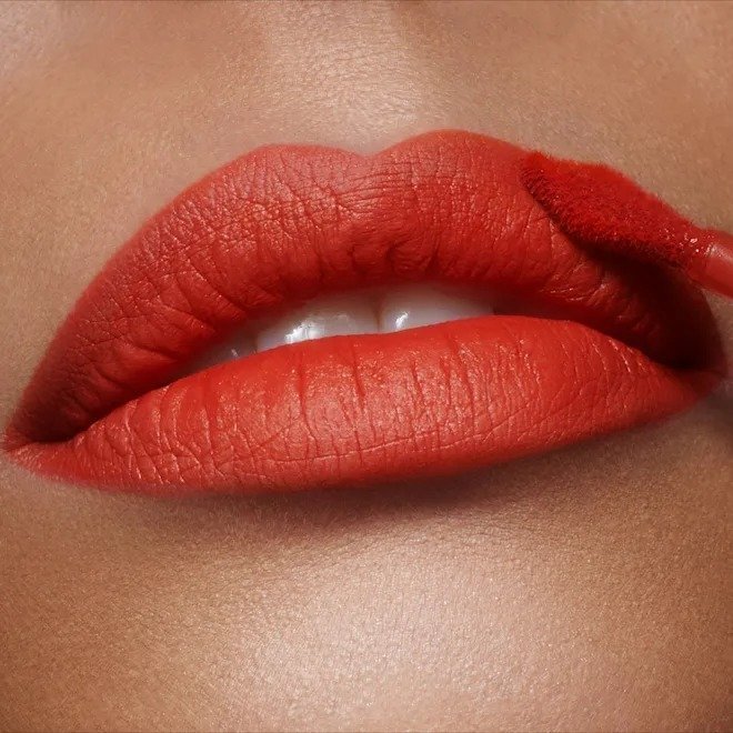 Charlotte Tilbury Matte Meets Moisture Liquid Lipstick – Flame Blur - Image 4